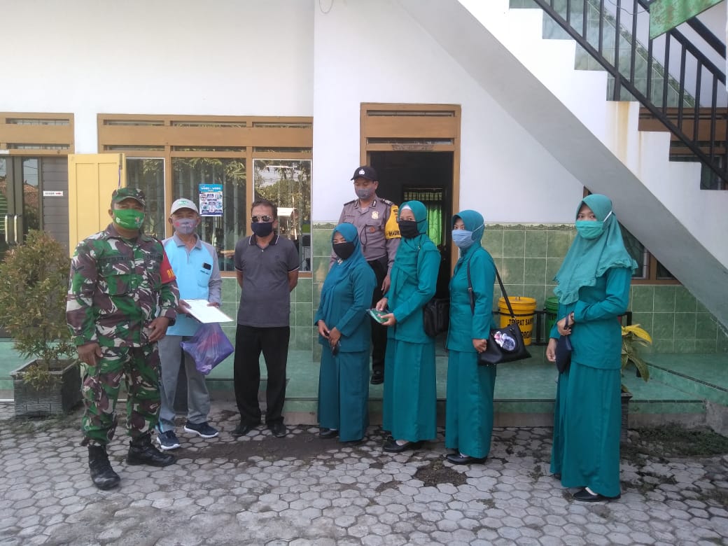 "GERAKAN SETENGAH MILIAR MASKER"